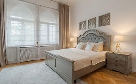 UNIQUE Experience - Palat istoric Oradea -Ultraelegant și spațios